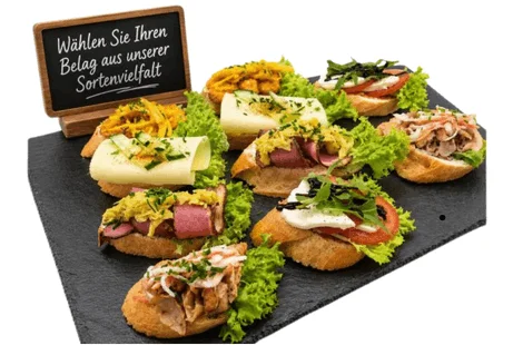 Belegte Brötchen, Gebäck und Kaffee für Meeting oder Schulung